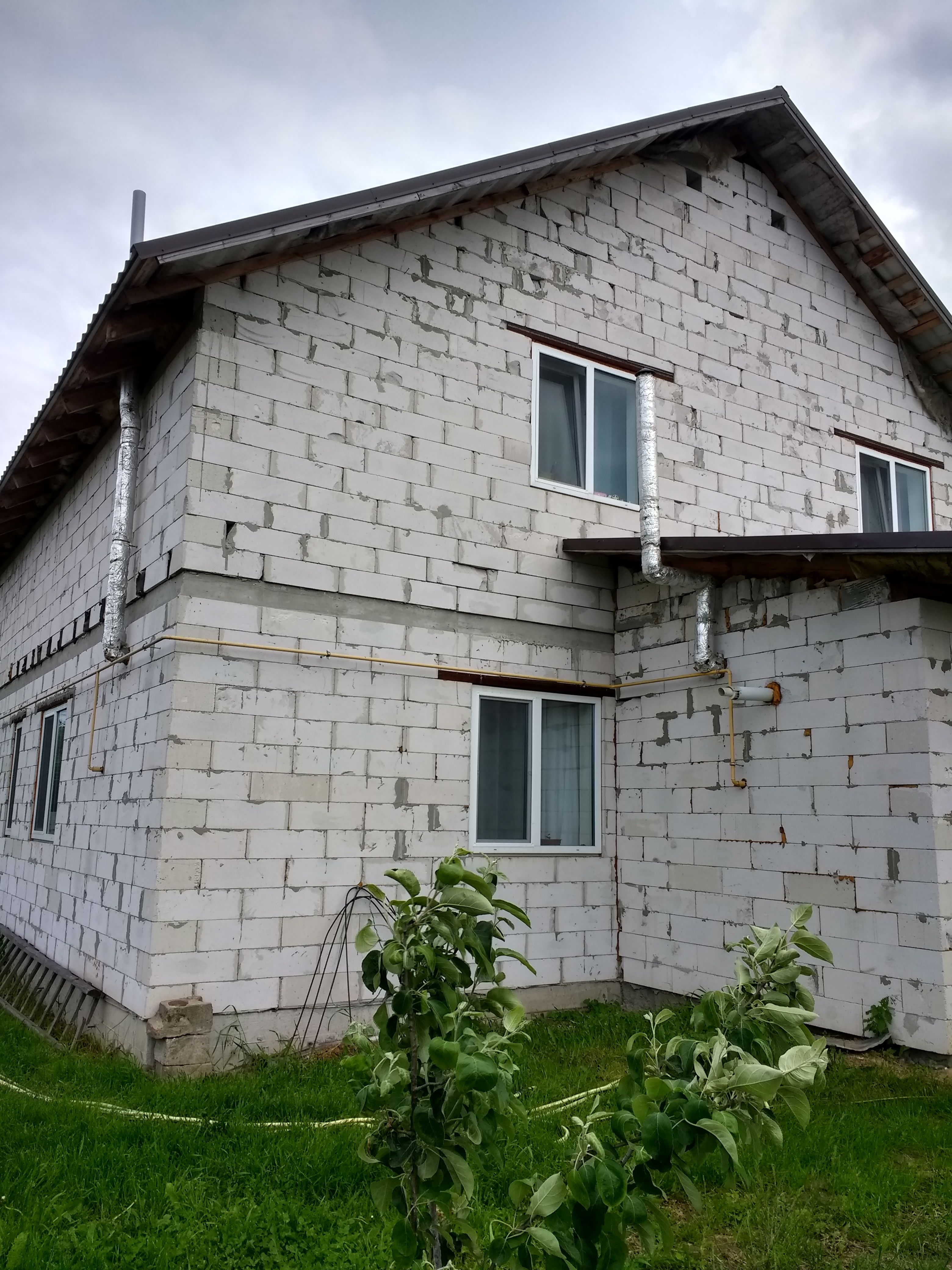 Новий будинок з ремонтом в с.Микуличі біля Немішаєве